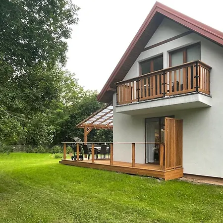 Holiday home Dom Caloroczny Nad Jeziorem Brajnickim *
